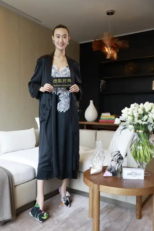 清凉小姐姐宋茜已上线:不同阶段就要去做不同的事 钢铁女战士也要最