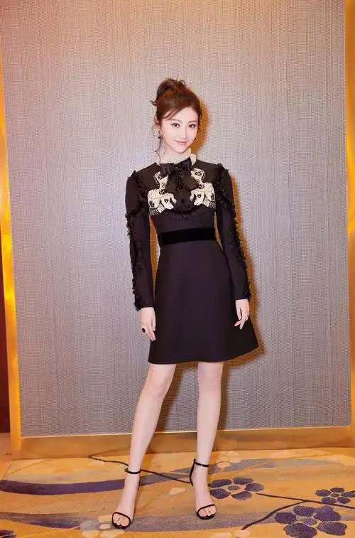 景甜的一字高跟凉鞋是不是非常好看