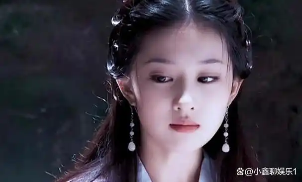 被赞誉为"淡颜天花板",即那位在《天龙八部》中饰演王语嫣的刘亦菲