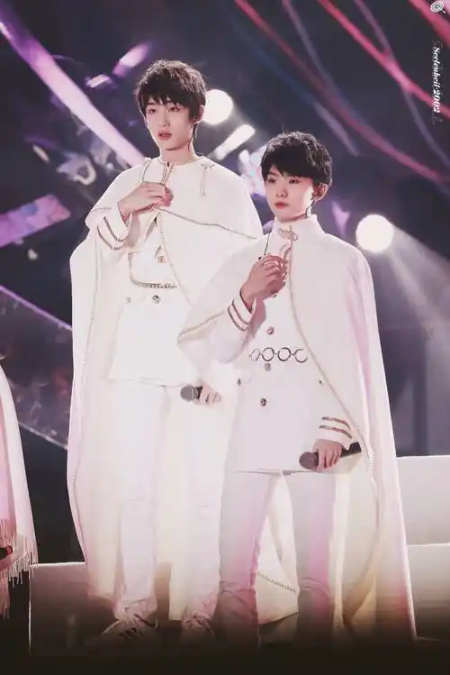 马嘉祺丁程鑫 鑫祺马丁 图源水印