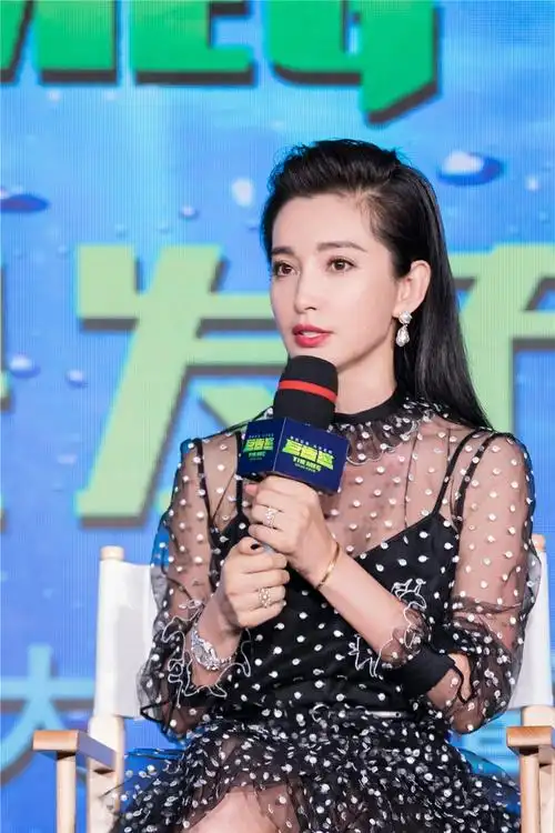 巨齿鲨什么时候上映剧情介绍 巨齿鲨李冰冰角色介绍