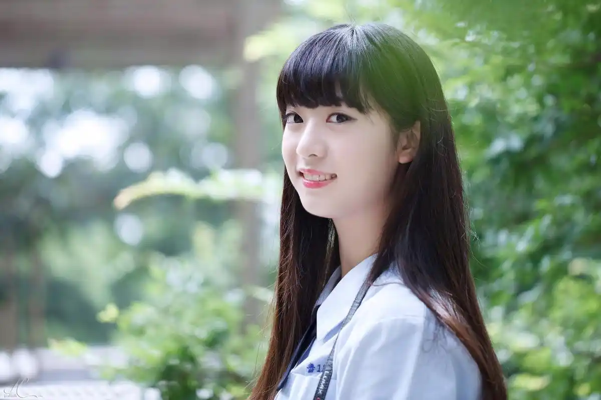 清华大学校花米花乔清新校服写真桌面壁纸