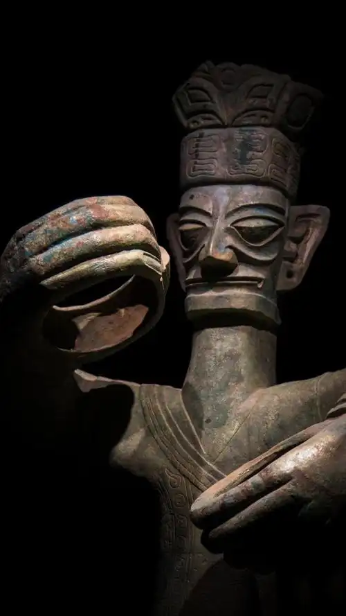 三星堆的青铜人像