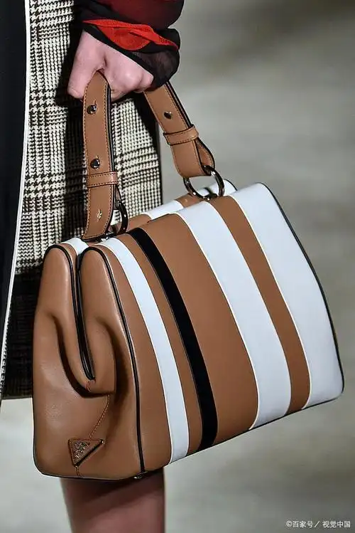 巴宝莉包包:奢华与时尚并存的时尚代表