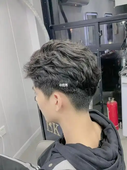 超帅三七分背头纹理烫/临汾理发店