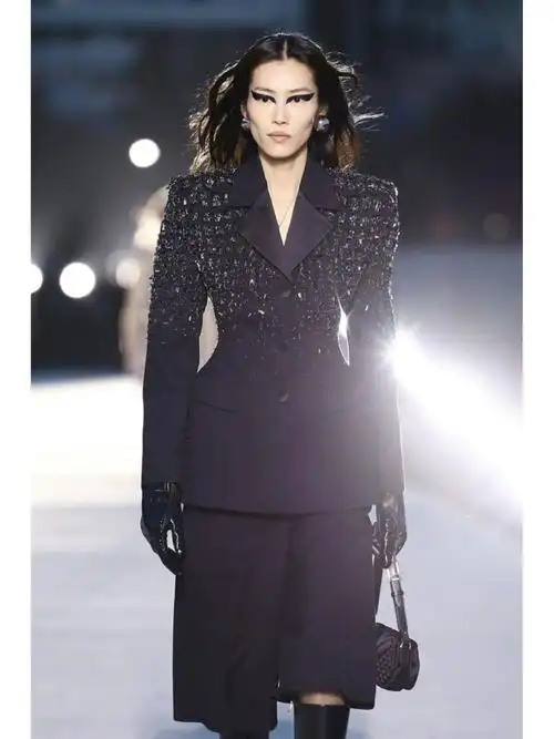 刘雯33363930323436 f/w 2023秀场