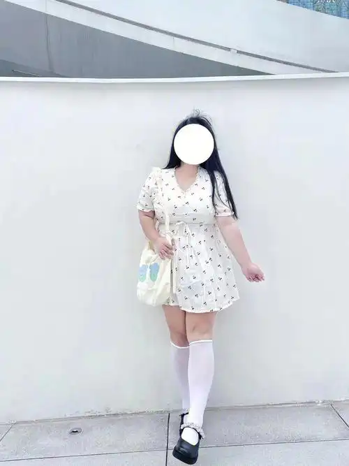 身高160cm  体重180斤胸围115  腰围105   臀围108手臂33   大腿63