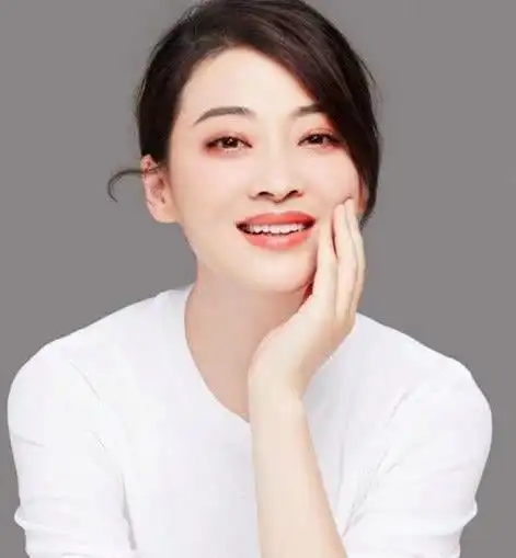 44岁梅婷近照曝看不出是两个孩子的妈与老公恩爱多年不变