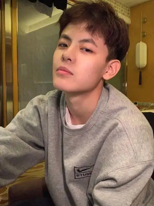 目测要火这名19岁帅哥竟然是中国女篮队员