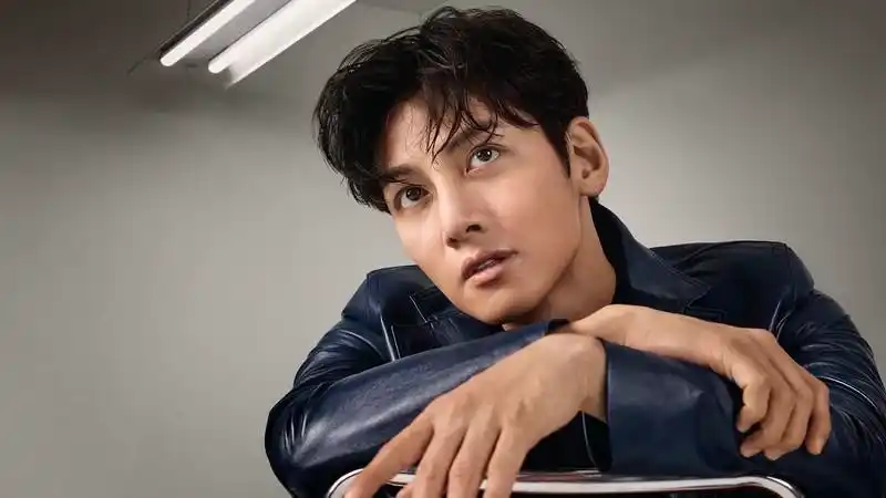 男神池昌旭为ck calvin klein拍摄2020春夏形象广告!快快截图收藏!