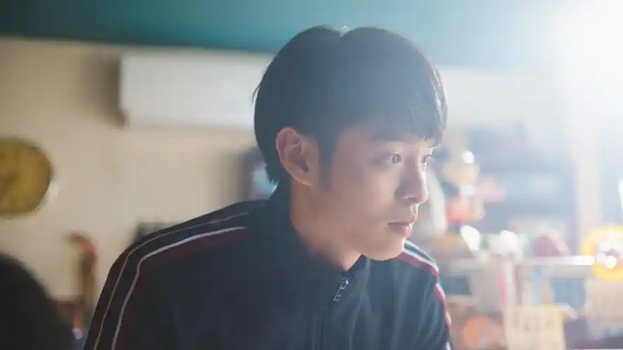 曹佑宁双剧同播暑期霸屏高冷校草暖萌少年角色反差大