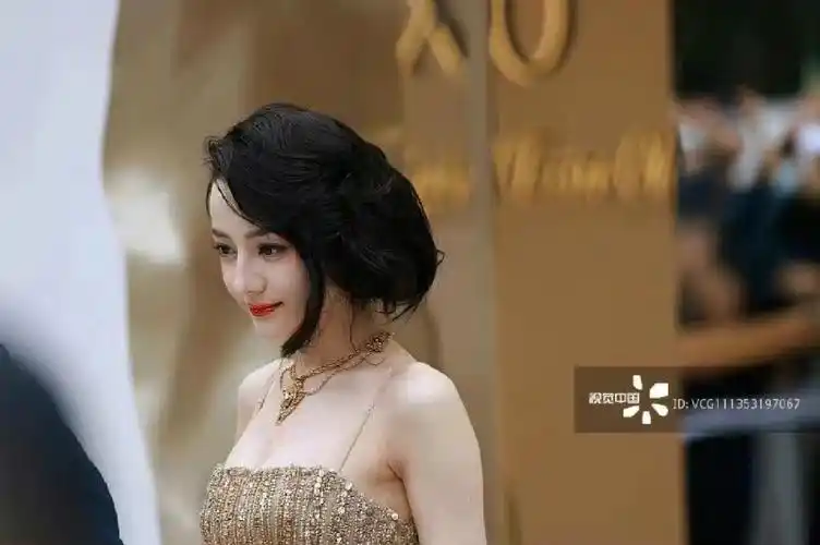 视觉中国的迪丽热巴生图无修无p
