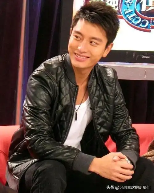 贾乃亮身高:181妥妥的大长腿帅哥一枚,个人时尚穿搭也是不错的,对自己