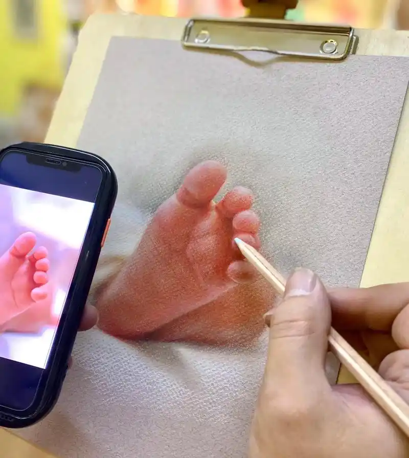 宝贝的脚丫子.#画画 #粉画 #女儿 #骗你生女儿 - 抖音