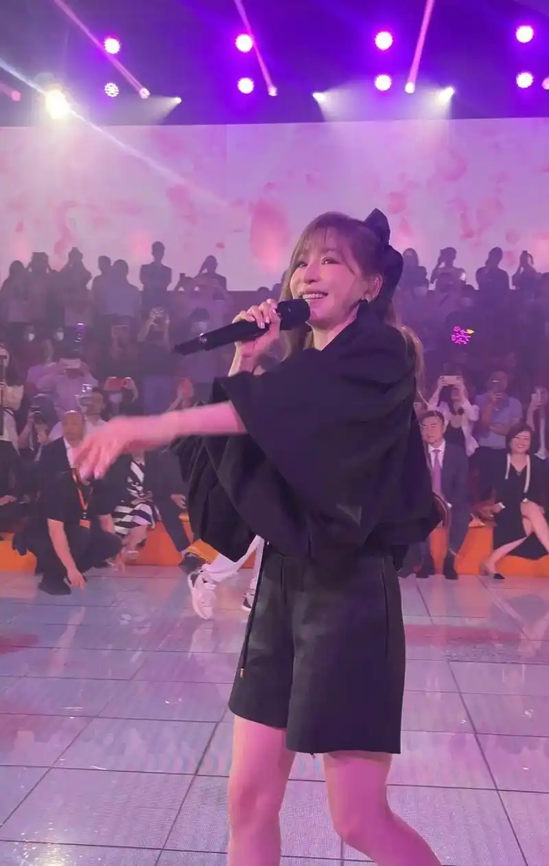 明星合影 感谢感谢 - 抖音