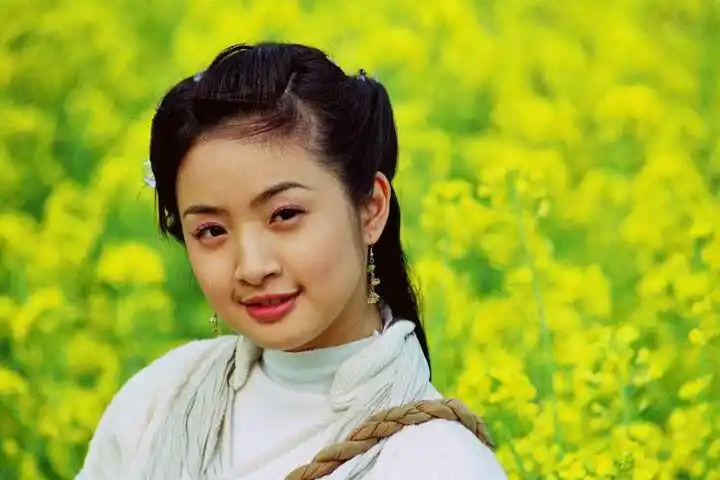 林依晨 饰 小七