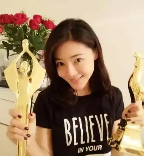 八年龙套到双料最佳女配邓家佳的成功离不开四条唐氏表演法则