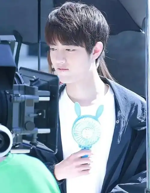 肖战的胖也许时期圆乎乎的好可爱呀