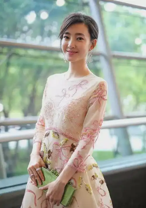 王丽坤名下没四千万豪宅,只有一套房一辆奔驰车,和老公没有关系_网易