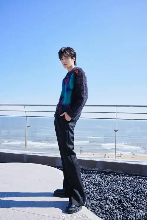 十八迎焰势执梦拥灿阳#@时代少年团-刘耀文成年啦2021——gucci