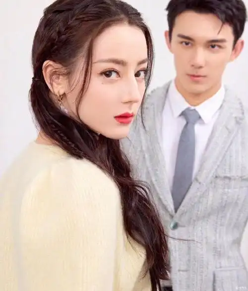 吴磊迪丽热巴拍大片cp感十足高颜值超养眼