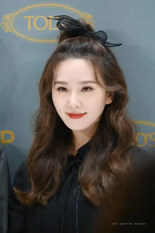 刘诗诗卷发高马尾