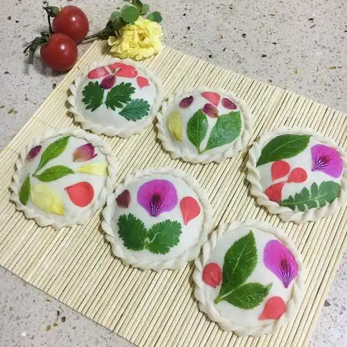 【跟风鲜花饺子饼(附花边的捏法)的做法步骤图】逗逗飞的厨房_下厨房