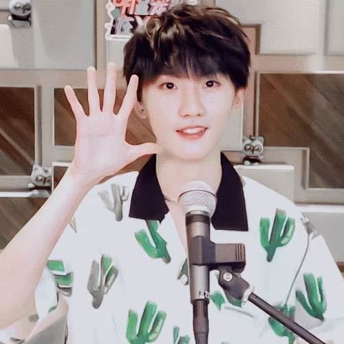 分享一组马嘉祺治愈系笑容动图,转走这个小马给你一天好心情!