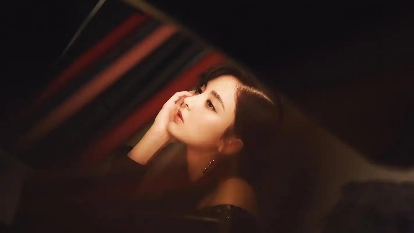 古力娜扎复古迷人高清桌面壁纸