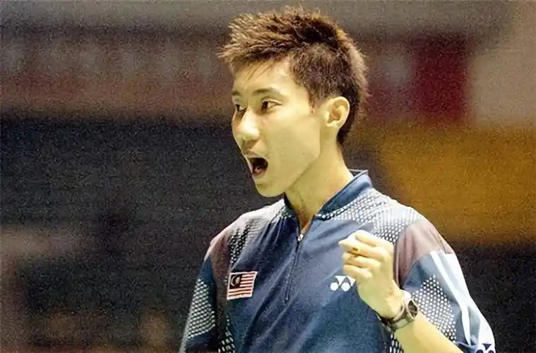 "悲情英雄"李宗伟:为治癌症电疗33次喉咙全烂,吃饭时要喷麻药_林丹