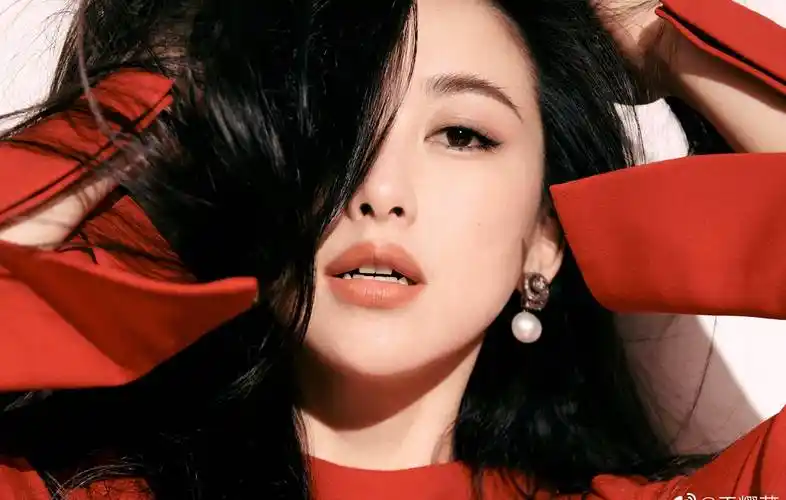 朱珠红色连衣裙时尚写真_一身_气质_礼服