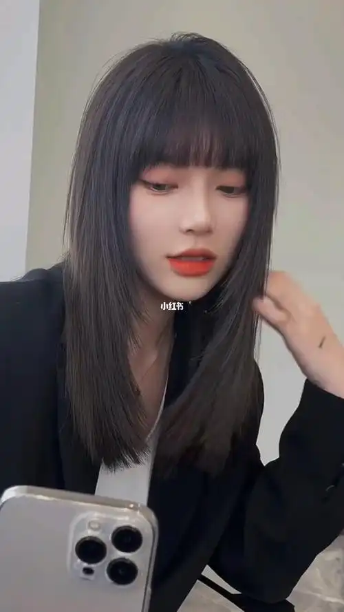 剪完这款发型被夸女生中长发超a发型