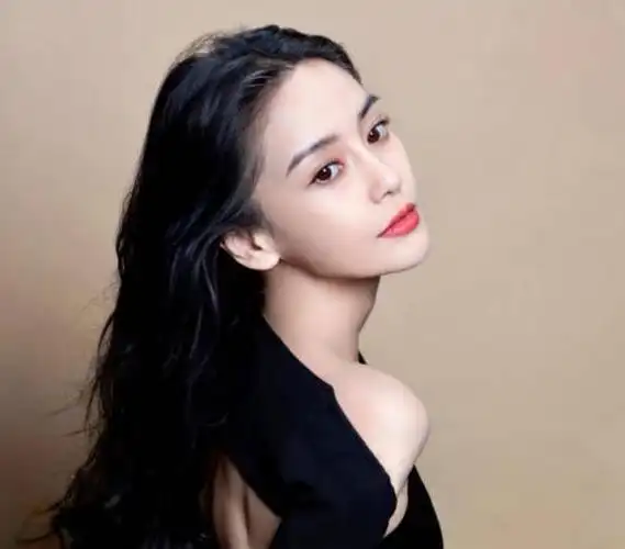 最近,angelababy甜美花絮照曝光,引发了网友们的关注.