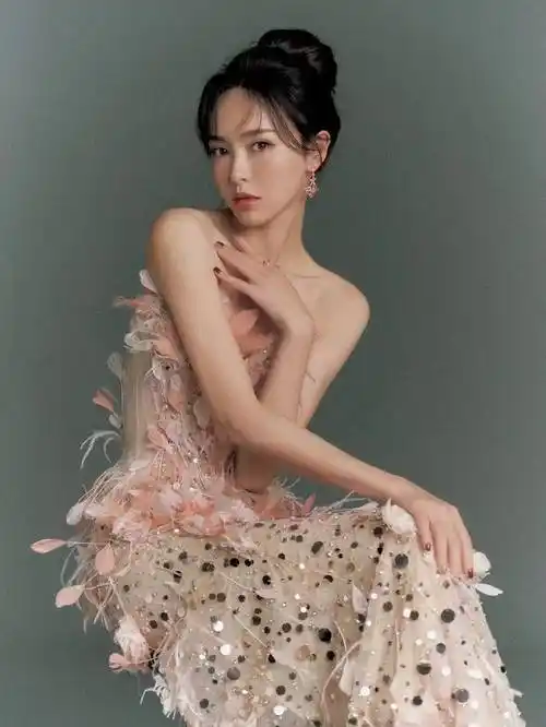 唐嫣:娱乐圈的明媚传奇,接地气的坚韧汪小姐_明星_魅力_角色