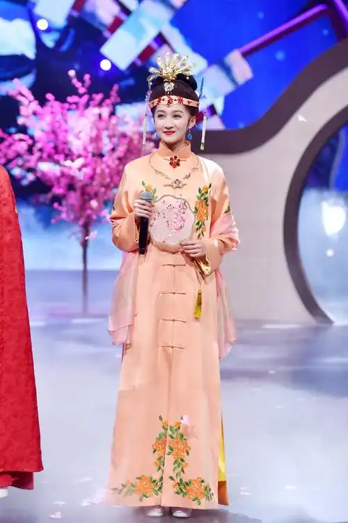 关晓彤古风图片(21岁关晓彤古装扮相太惊艳,穿古装变王熙凤,比现代装