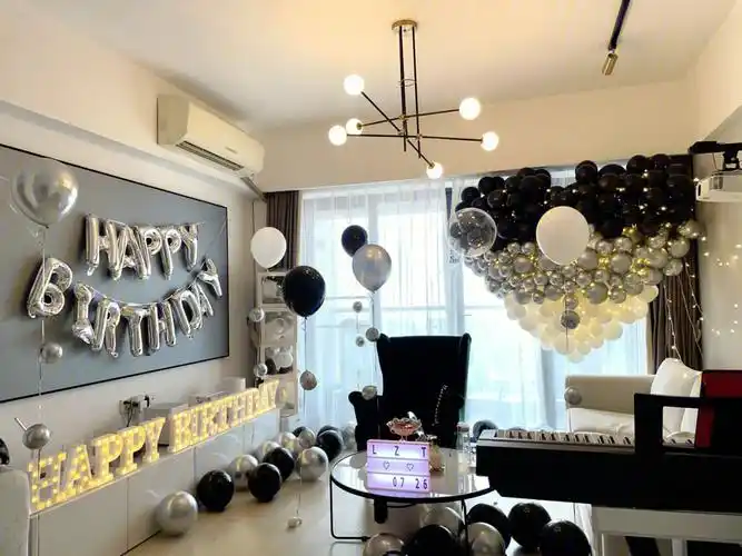 低预算黑银色系气球男士生日布置