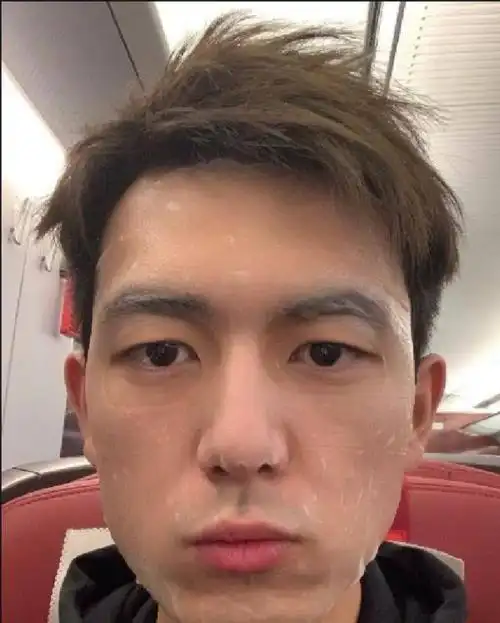 同样是男明星卸妆,李现王俊凯几乎没变化,唯独最火的他形象反差太大!