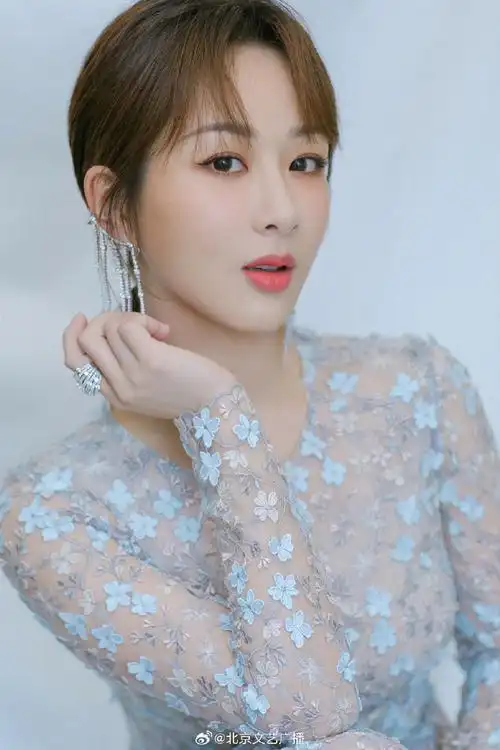 2019年第九届北京国际电影节举办时,杨紫超话曾与《烈火英雄》剧组一