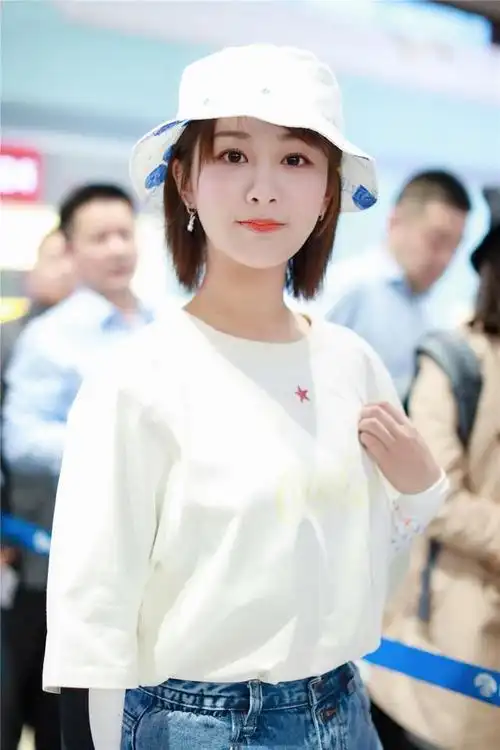 2,27岁杨紫为何能"火",只因剪对波波头短发造型,村姑脸变明星脸