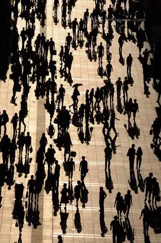 服装,光线,影子,景观,交通,许多人,背光,休闲装,黄种人,娱乐,路人