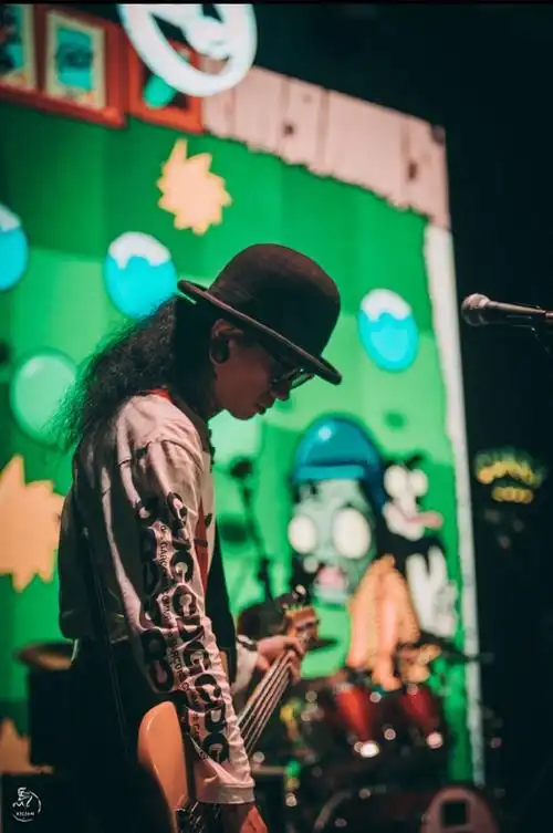 大啃的相册-蒋晗-海龟先生贝斯手