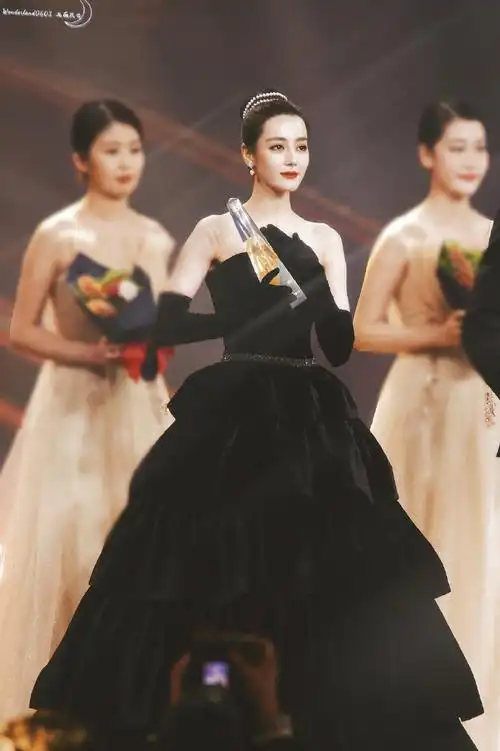 tripollar初普全球品牌代言人迪丽热巴