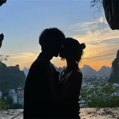 真人很流行的热门情头 2023最好看又很甜的情侣头像_情侣头像_美头网