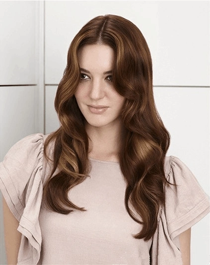 欧美款中分波浪大卷发图片 波浪大卷发设计更显优雅气场