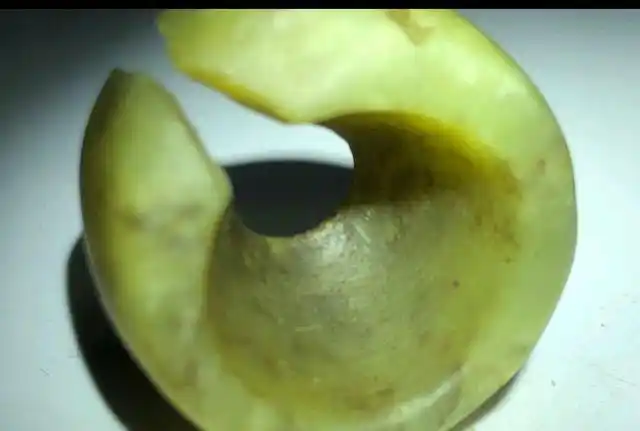 红山玉珏,典型孔道