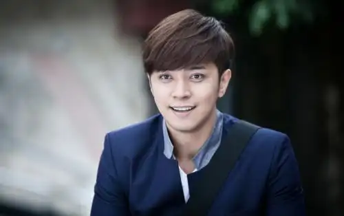 斜庞克发型,就是罗志祥那种的发型剪一下多少钱