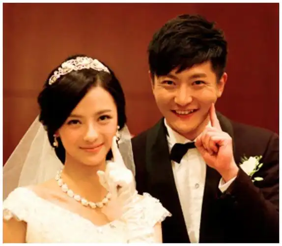 郭京飞结婚生子15年从不晒妻,老婆竟是童年女神,难怪藏这么深|郭京飞