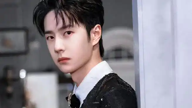 来组横版03#王一博gq盛典