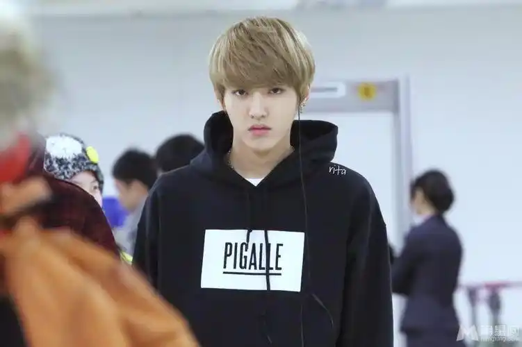 exo成员吴亦凡帅气旧照 吴亦凡在韩国的图片 吴亦凡图片