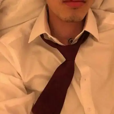 小清新白衬衫侧脸男生头像